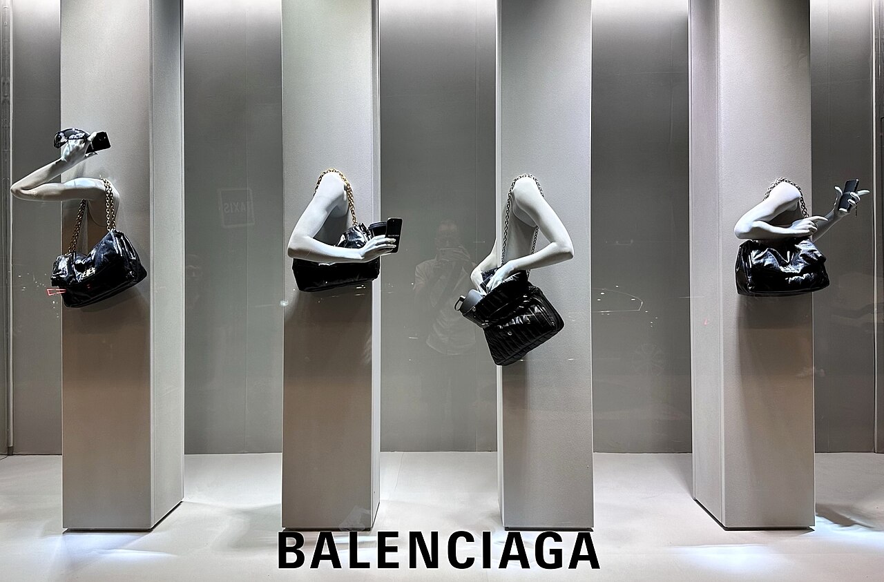 Balenciga--.jpg